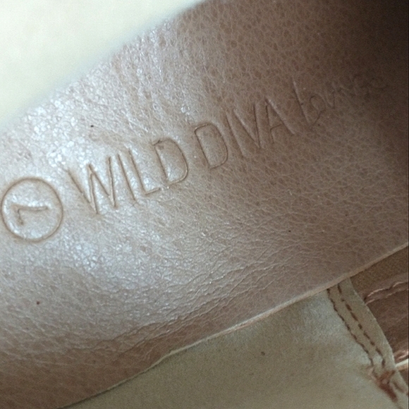 Wild Diva Lounge Faux Suede Tan Ankle Booties Size 7 - Picture 6 of 7